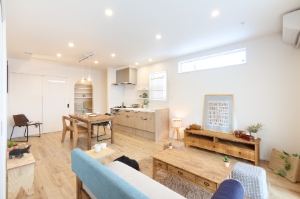 空間をやわらかく見せるRの垂れ壁